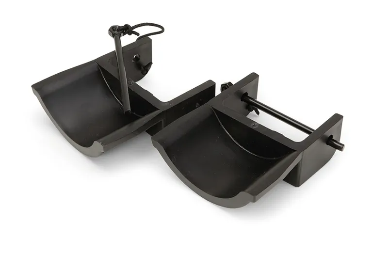 Shires One Size Pole Type Jump Cups In Black