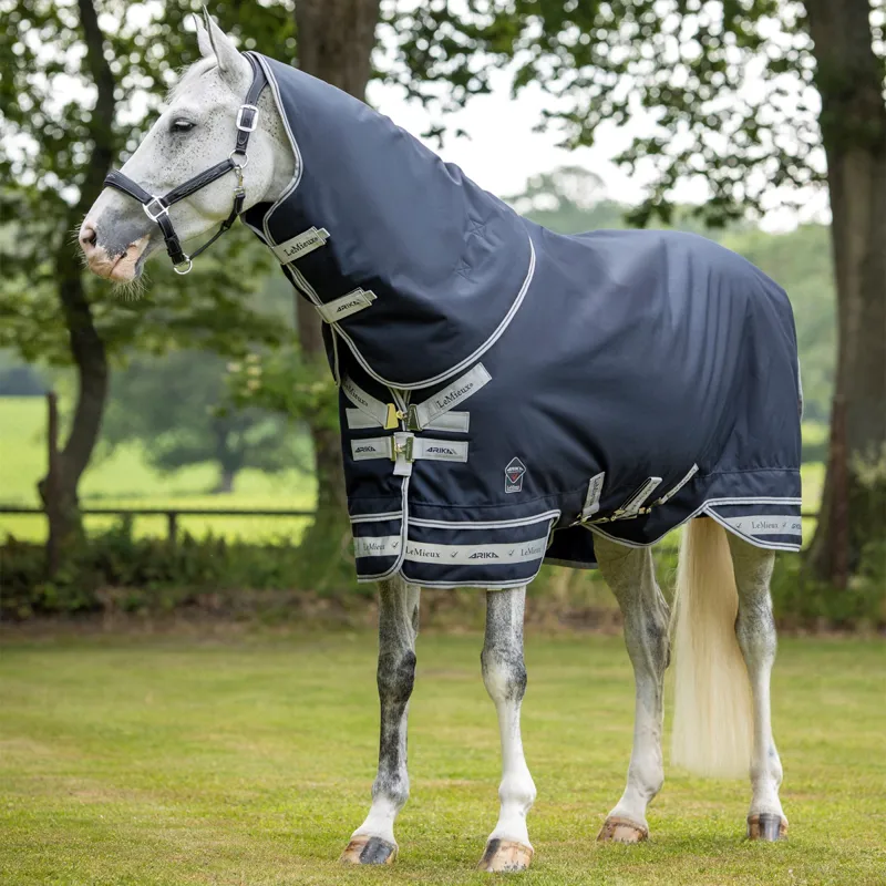 LeMieux Arika Featherweight 0g Turnout Rug - Navy