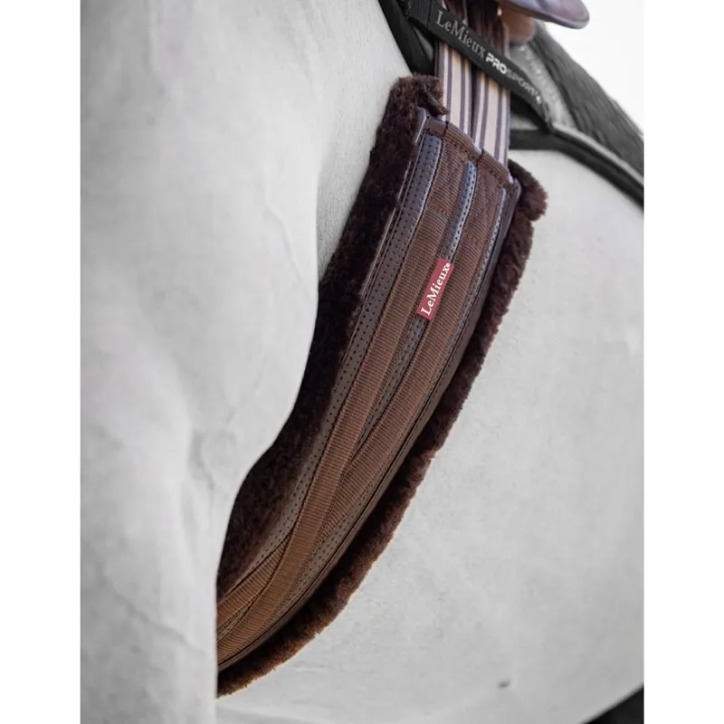 LeMieux Fleece Lined Anatomic Girth - Brown/Brown-2