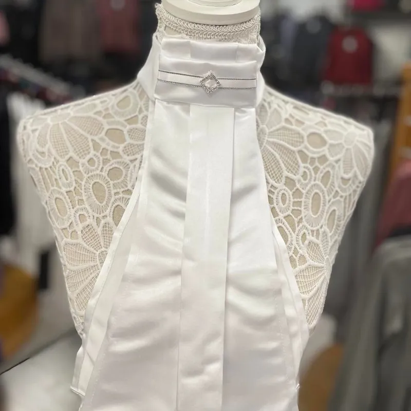 ShowQuest Regency Diamond Tied Stock - White