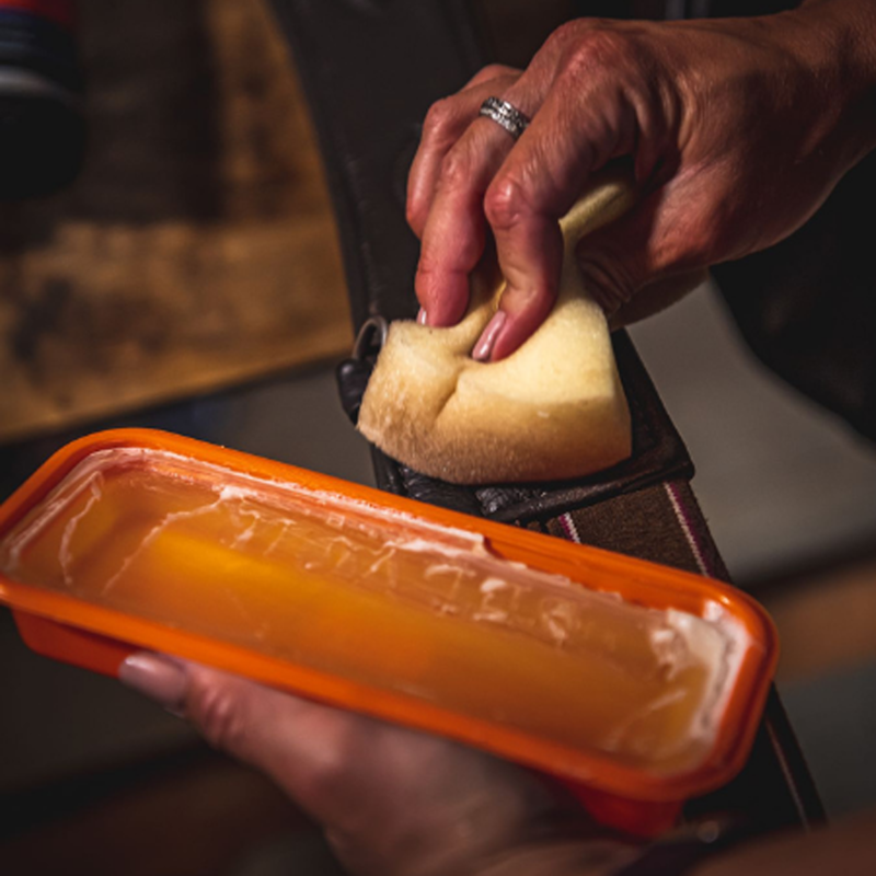 Carr and Day and Martin Belvoir Tack Conditioner Soap Tray - 250g -1