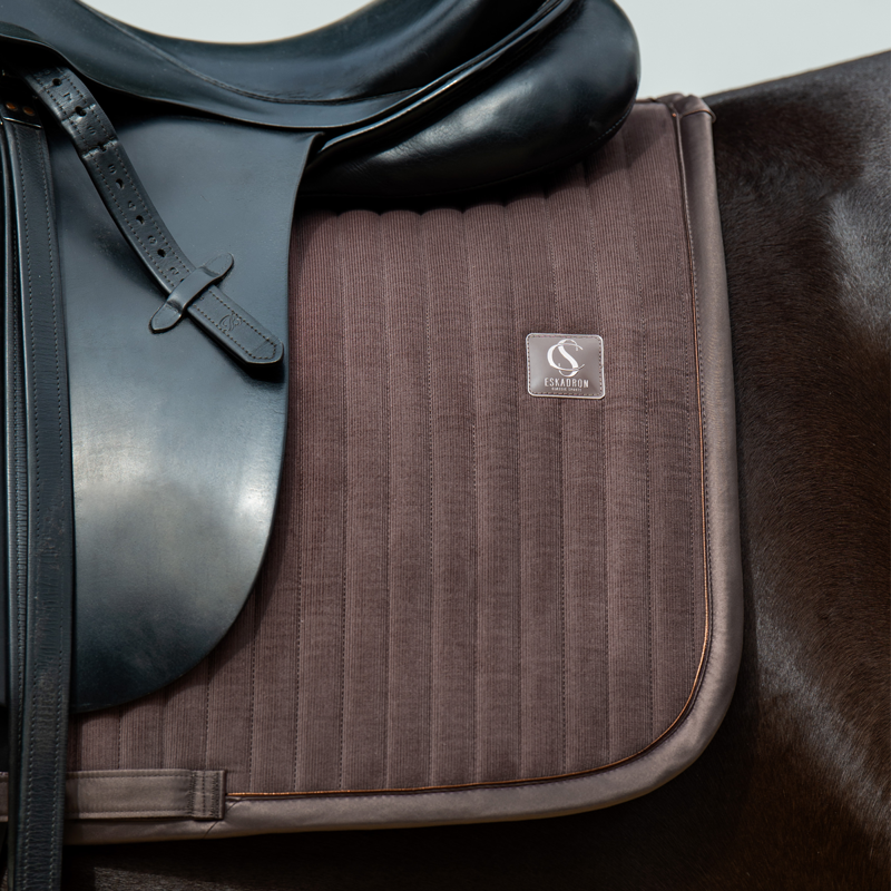 Eskadron Cord Emblem Saddlecloth Classic Sports SS24 - Deep Taupe-1