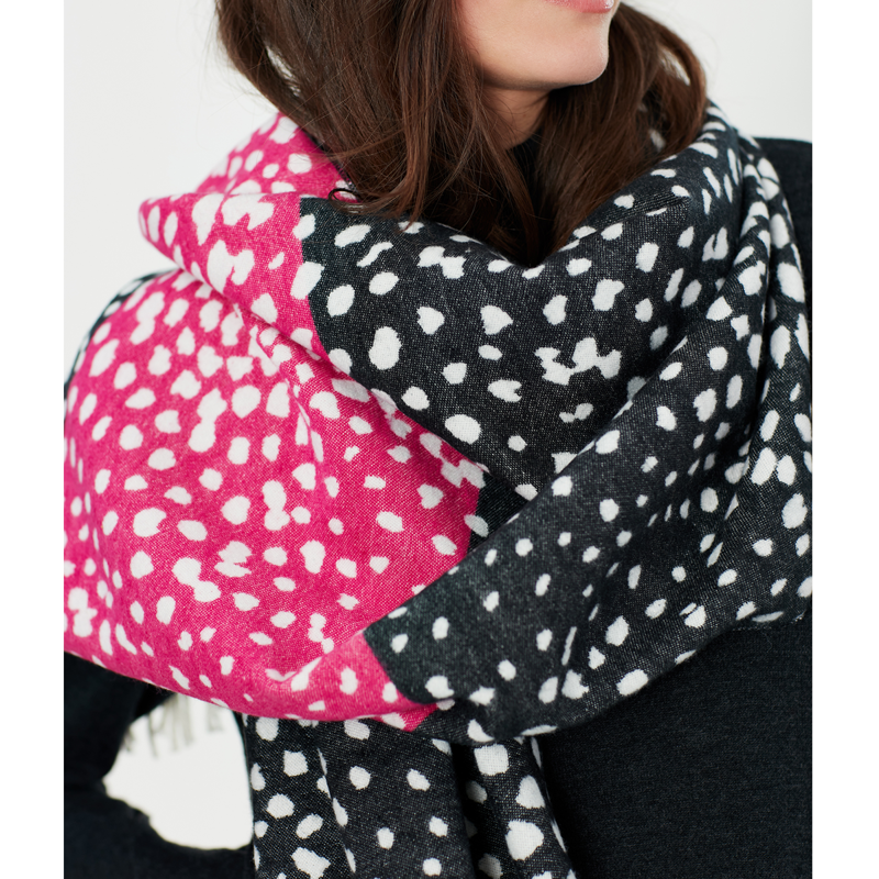 Joules Elissa Jacquard Warm Handle Scarf - Black/Cream-1