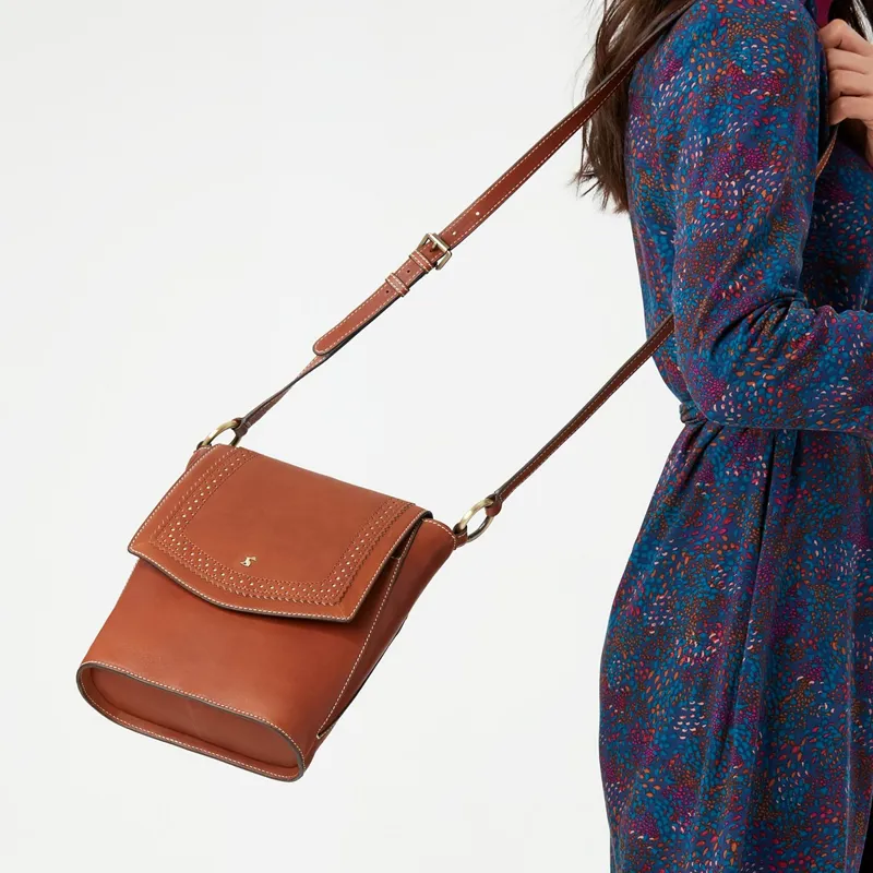 Laptop Shoulder Bag Tan | Tote & Shopper bags | Accessorize Global