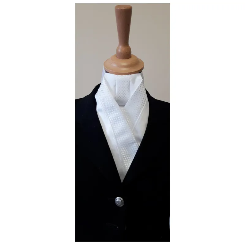 ShowQuest Devises Lady Vintaged Tied Stock 