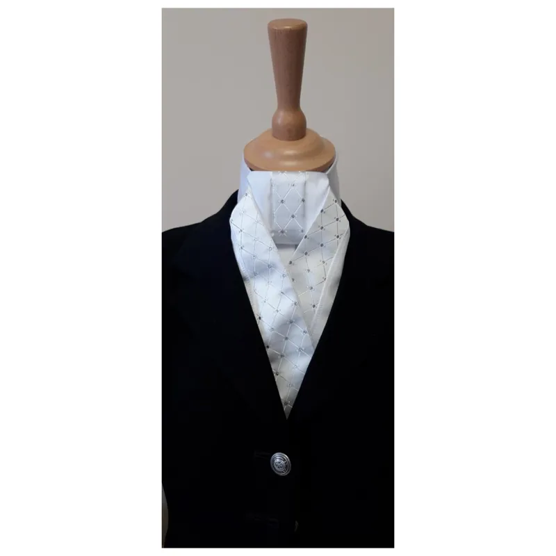 ShowQuest Samlesbury Lady Vintage Ready Tied Stock - White