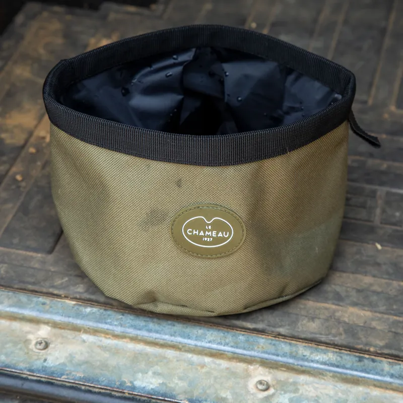 Le Chameau Portable Dog Bowl - Vert Chameau-1