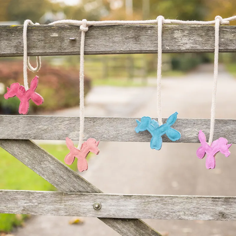 QHP Horse Toy Box Hanger Isalyn - Unicorn Dream-1