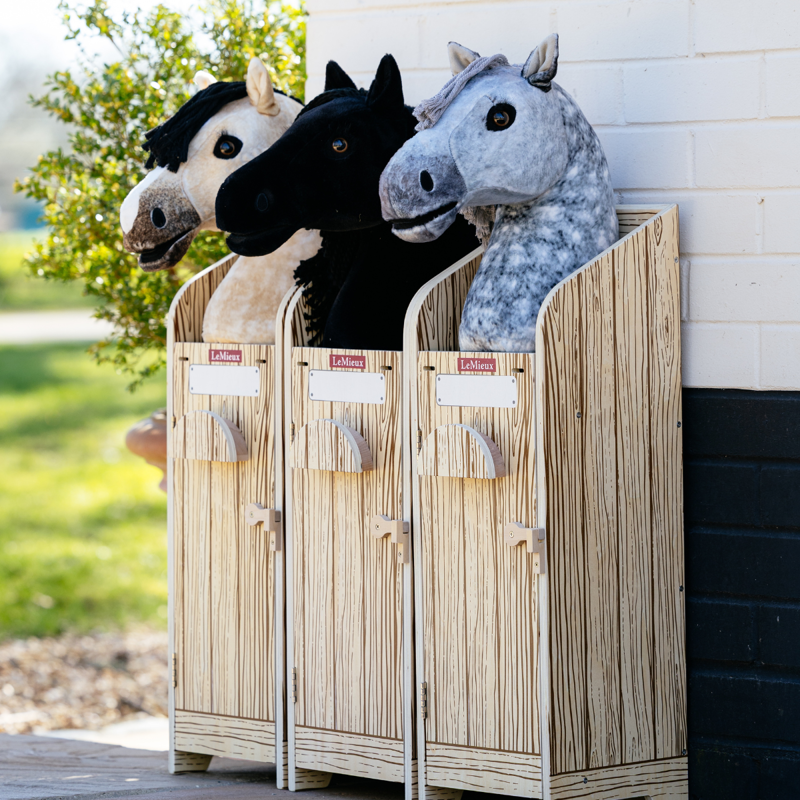LeMieux Hobby Horse Wooden Stable-6
