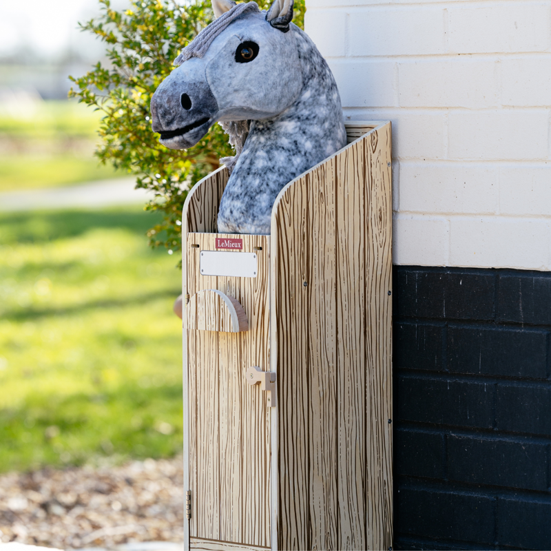 LeMieux Hobby Horse Wooden Stable-7