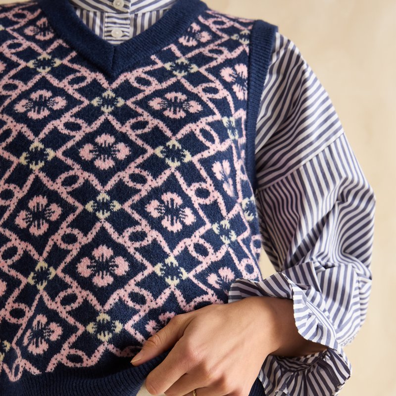 Joules Ladies Meredith V-Neck Knitted Vest - Navy-4