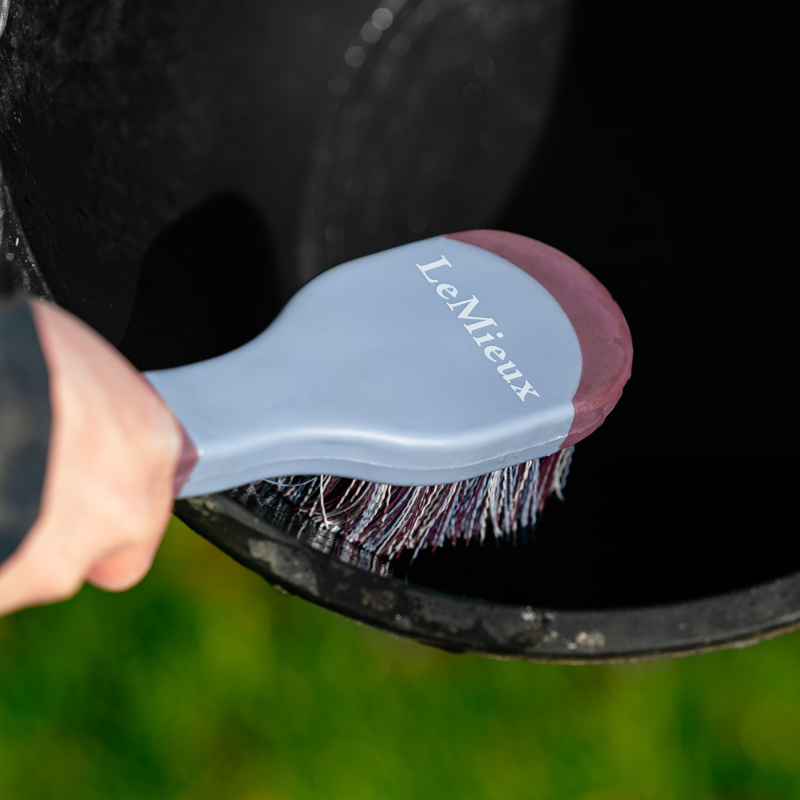 LeMieux Bucket Brush - Powder Blue/Mallow-2