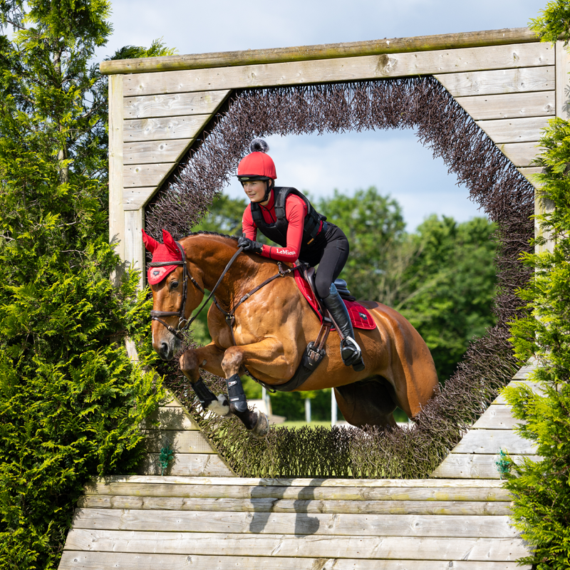 LeMieux Loire Close Contact Square - Chilli-7