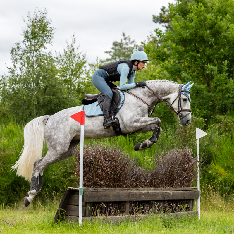 LeMieux Suede Close Contact Square - Glacier-4