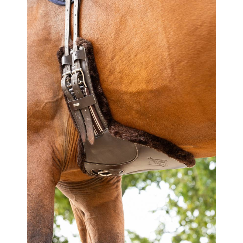 LeMieux Arika Simuwool Contoured Short Stud Girth - Brown-5