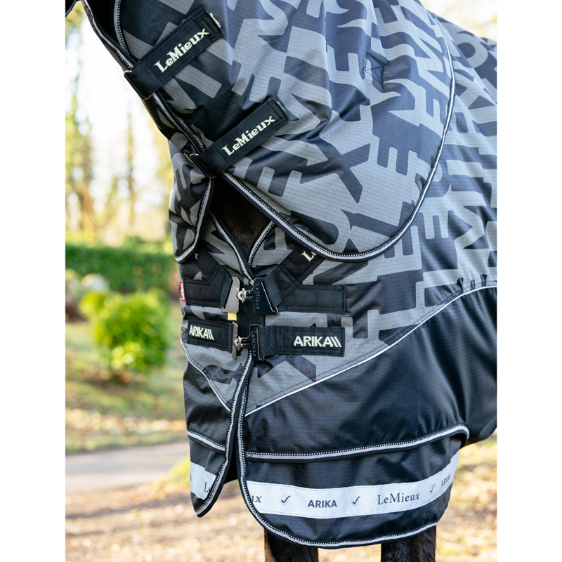 LeMieux Arika Reflective 0g Turnout Rug - Black-3