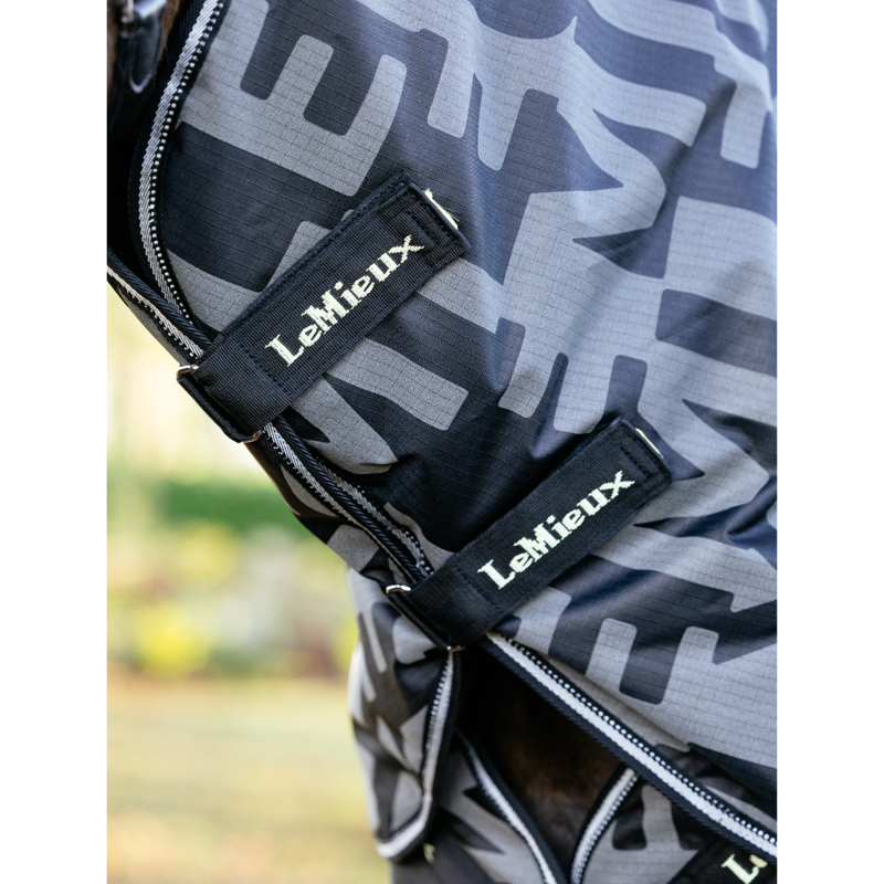 LeMieux Arika Reflective 0g Turnout Rug - Black-6