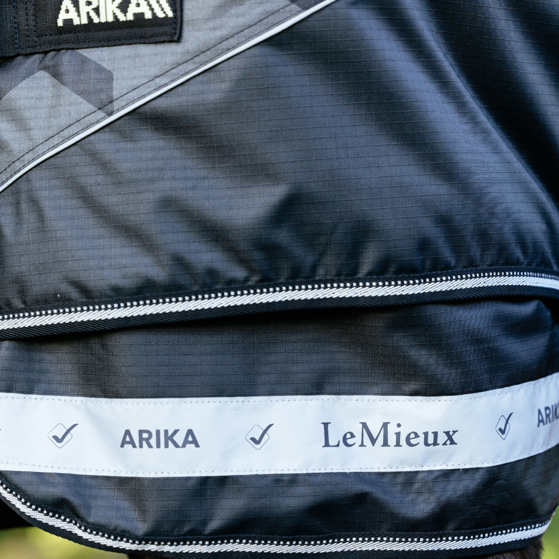 LeMieux Arika Reflective 0g Turnout Rug - Black-9
