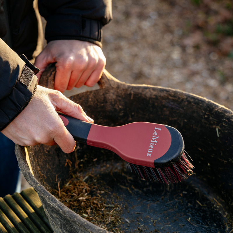 LeMieux Bucket Brush - Black/Red-1