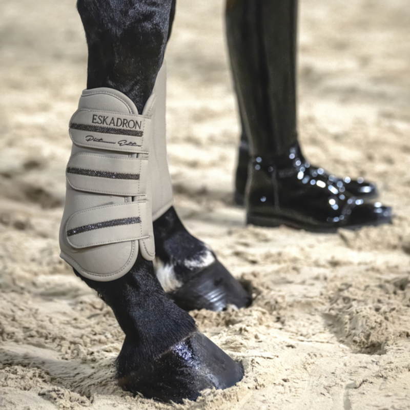 Eskadron Allround Front Boots Platinum SS26 - Pale Grey-1