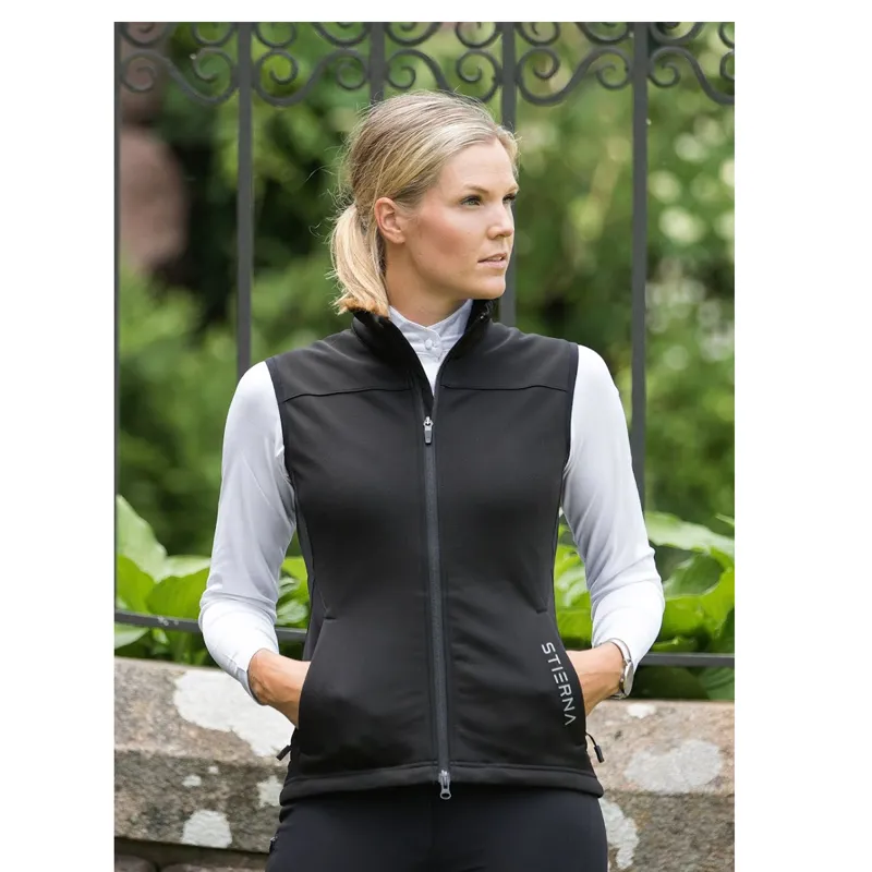 Stierna Women's Gale Softshell Vest - Black-2